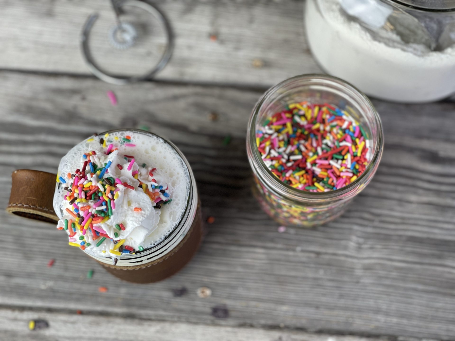Homemade White Hot Chocolate Mix from Farmwife Feeds. A dry ingredient mix made in big batches so you can easily mix one cup of hot cocoa at a time. #whitechocolate #hotcocoa #milk