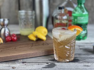 Amaretto Sour from Farmwife Feeds. 4 ingredients to the perfect classic cocktail. #amaretto #amarettosour #classiccocktail