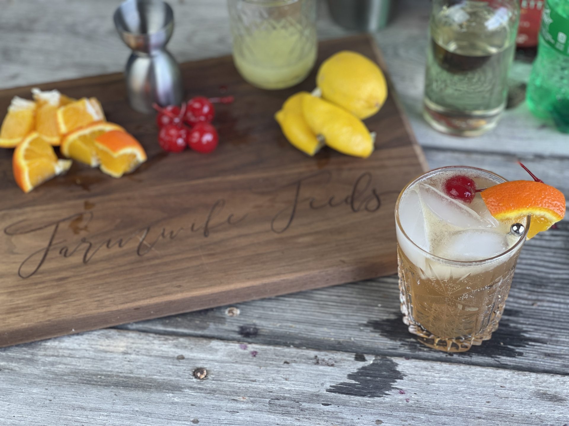 Amaretto Sour from Farmwife Feeds. 4 ingredients to the perfect classic cocktail. #amaretto #amarettosour #classiccocktail