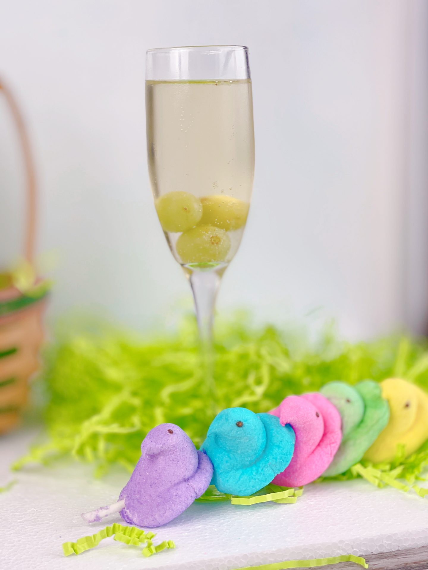 Easter Morning Mimosas from Farmwife Feeds, some sparkling white grape juice and your favorite champagne, prosecco or sparkling wine for a refreshing cocktail. #mimosa #cocktail #Easter